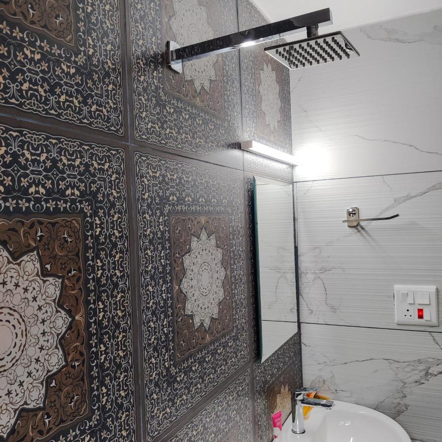 Hotel Peaceful Mornings Srinagar Екстериор снимка